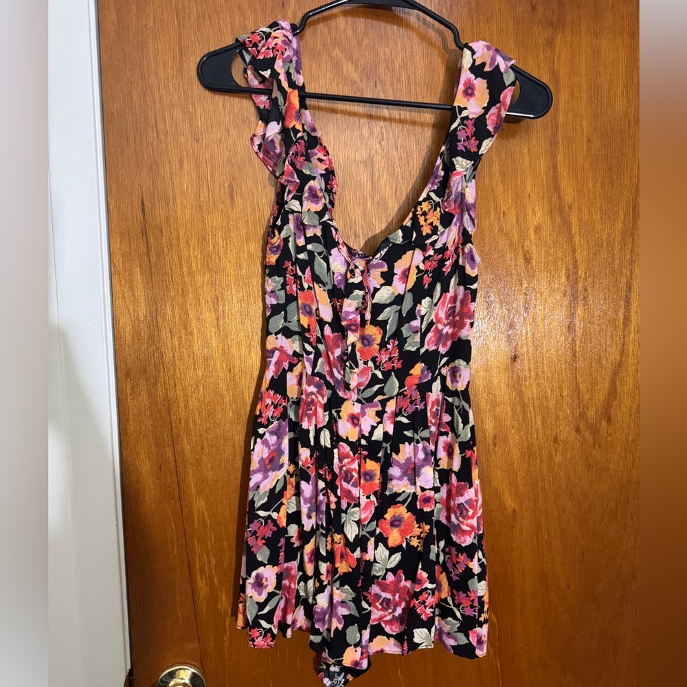 Urban Outfitters Kimchi Blue Joanne Ruffle Floral Zip Romper | Size: 2